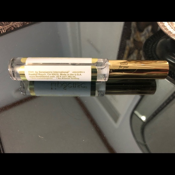 LipSense Ooops Remover (7) - Picture 2 of 4